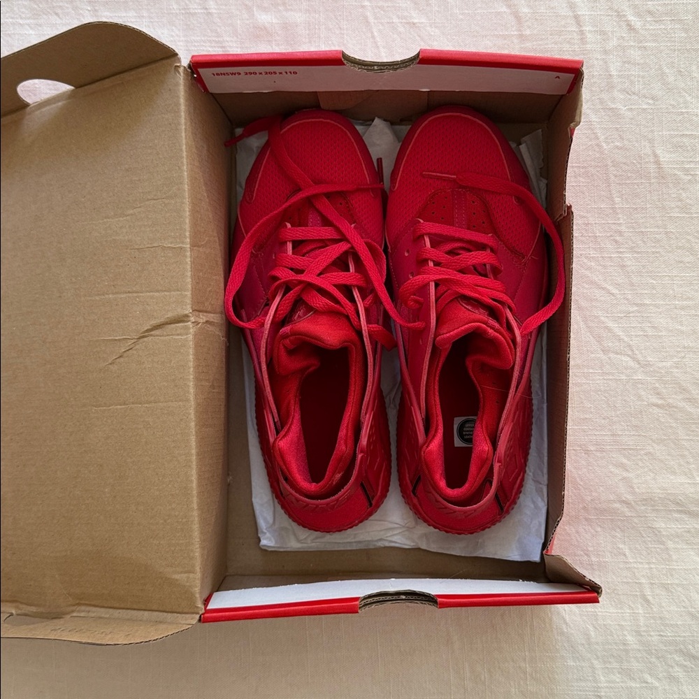 Nike Huarache Run RED size 6y Eu 38.5 NWT Woman sz 7